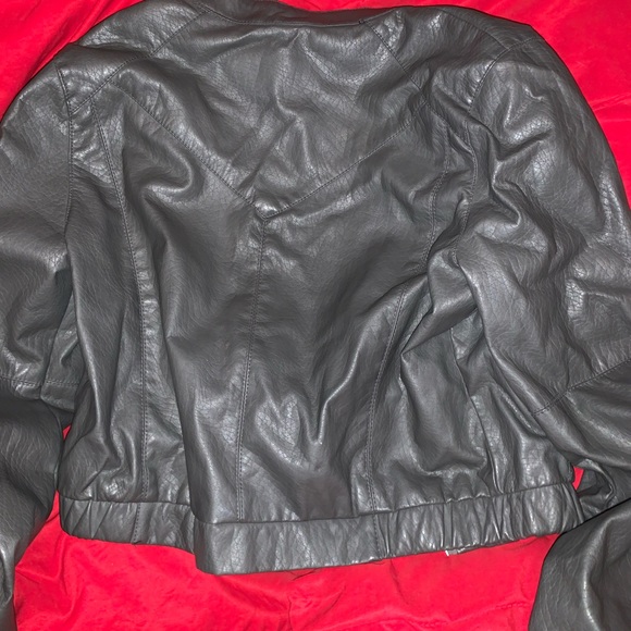 Grey cropped leather jacket - Picture 4 of 4